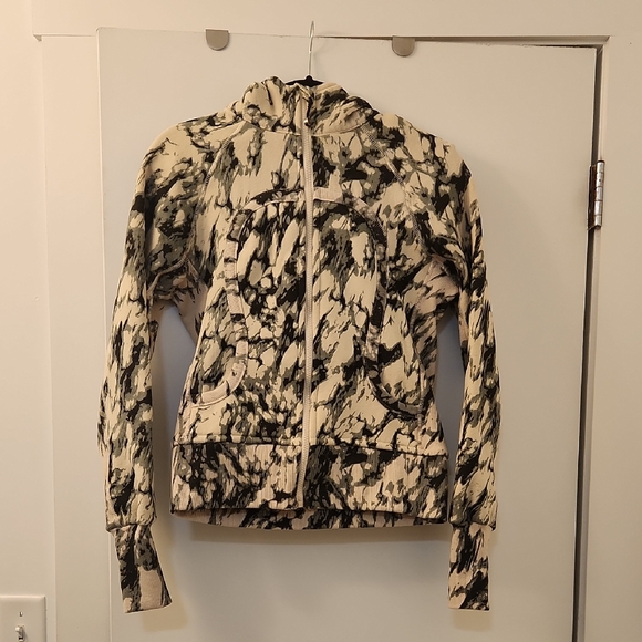 lululemon athletica Tops - lululemon Scuba Hoodie Size 6